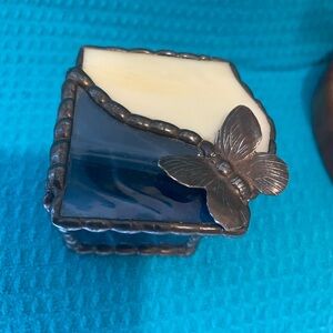 STAINED GLASS Vtg “Butterfly Trinket Box” 2” Blue/Silver/White EUC